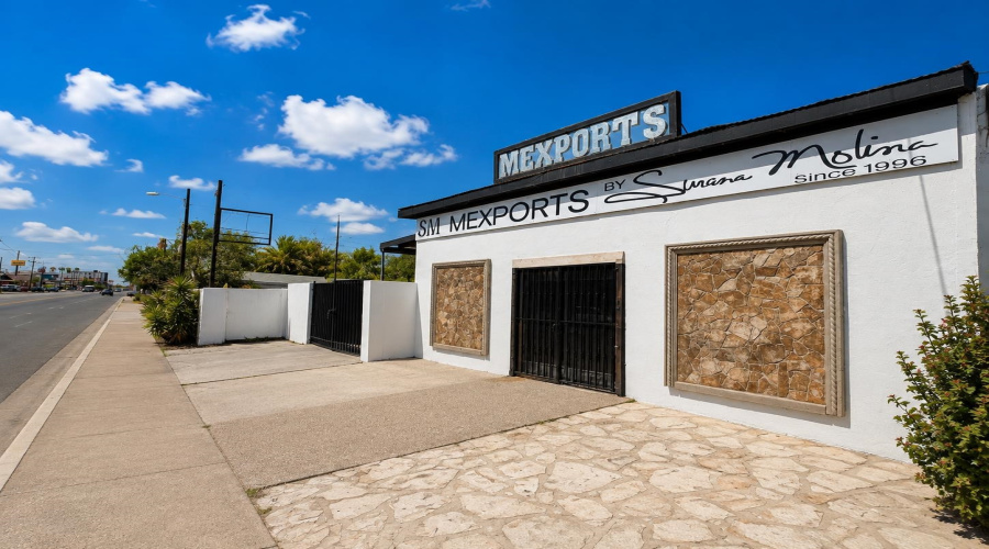 3710 San Bernardo Ave, Laredo, Texas 78041, 1 Room Rooms,4 BathroomsBathrooms,Commercial retail/office,For Sale,3710 San Bernardo Ave,20263906