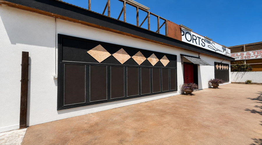 3710 San Bernardo Ave, Laredo, Texas 78041, 1 Room Rooms,4 BathroomsBathrooms,Commercial retail/office,For Sale,3710 San Bernardo Ave,20263906