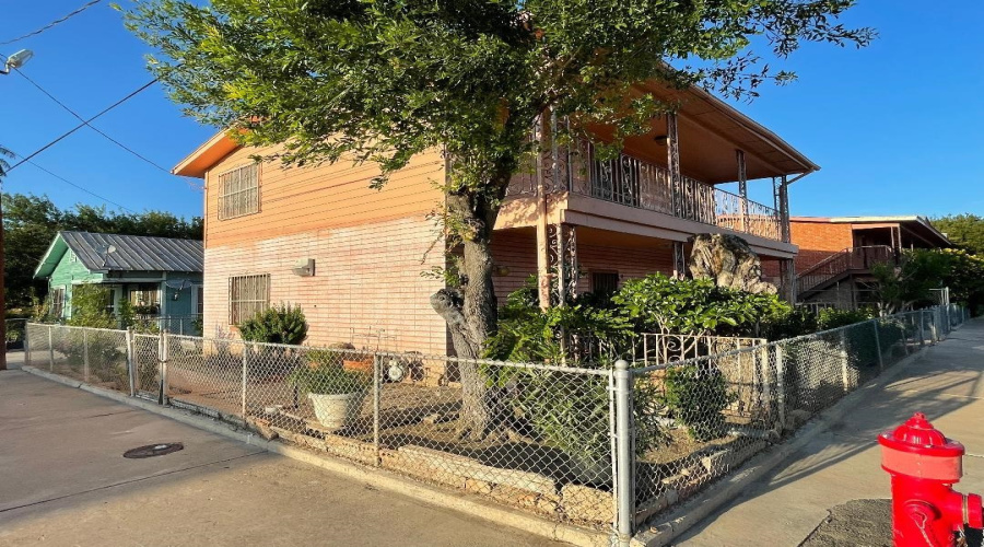 2401 San Francisco Ave, LAREDOO, Texas 78040, ,Multi-family,For Sale,2401 San Francisco Ave,20263912