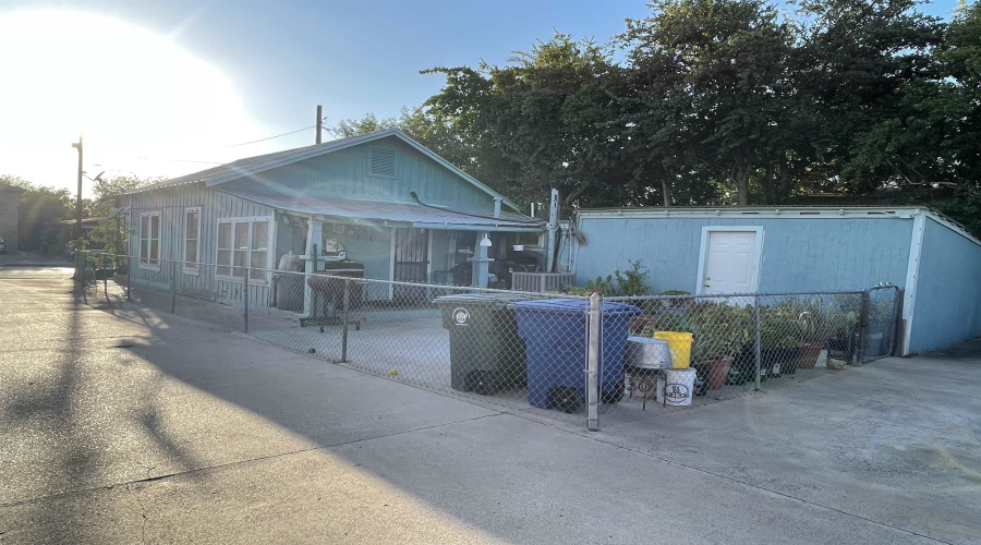 2401 San Francisco Ave, LAREDOO, Texas 78040, ,Multi-family,For Sale,2401 San Francisco Ave,20263912