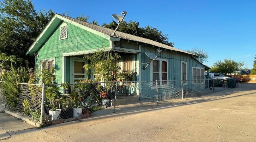 2401 San Francisco Ave, LAREDOO, Texas 78040, ,Multi-family,For Sale,2401 San Francisco Ave,20263912