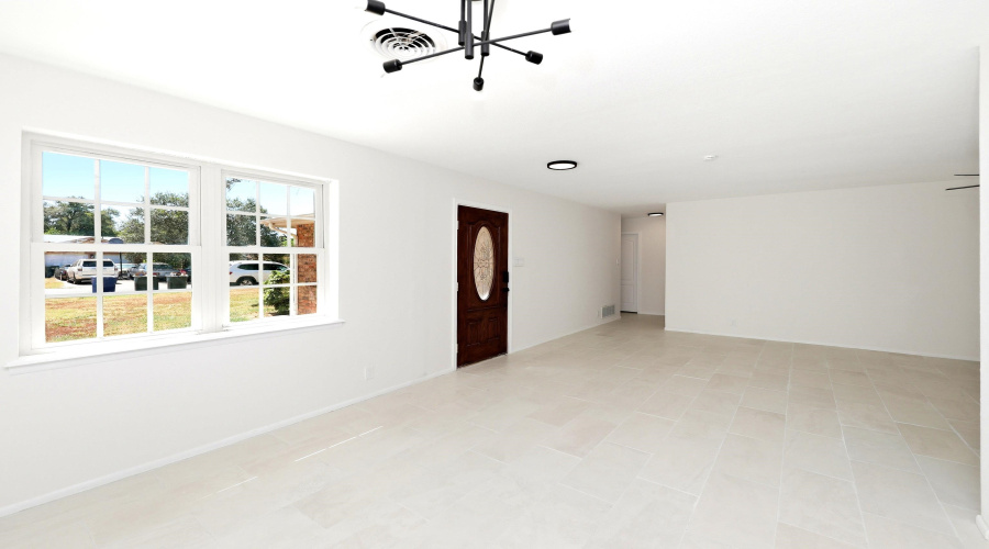 704 Sesame Ln, Laredo, Texas 78045, 3 Bedrooms Bedrooms, 5 Rooms Rooms,2 BathroomsBathrooms,Residential,For Sale,704 Sesame Ln,20263908