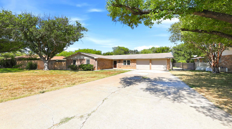 704 Sesame Ln, Laredo, Texas 78045, 3 Bedrooms Bedrooms, 5 Rooms Rooms,2 BathroomsBathrooms,Residential,For Sale,704 Sesame Ln,20263908