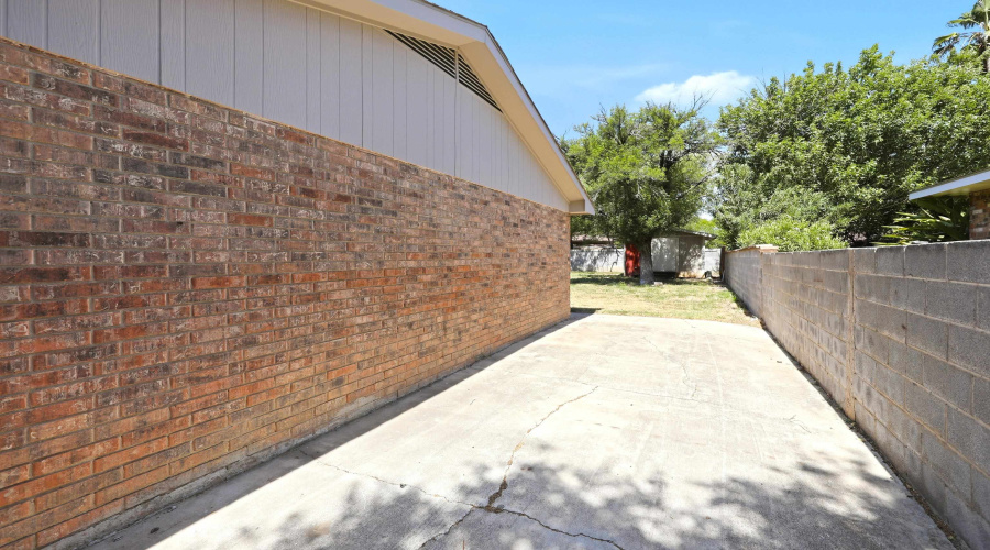 704 Sesame Ln, Laredo, Texas 78045, 3 Bedrooms Bedrooms, 5 Rooms Rooms,2 BathroomsBathrooms,Residential,For Sale,704 Sesame Ln,20263908
