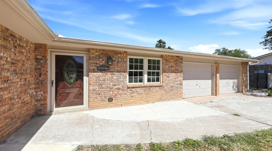 704 Sesame Ln, Laredo, Texas 78045, 3 Bedrooms Bedrooms, 5 Rooms Rooms,2 BathroomsBathrooms,Residential,For Sale,704 Sesame Ln,20263908