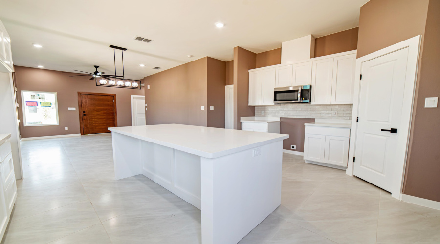 115 Lusitano Dr., Laredo, Texas 78046, 3 Bedrooms Bedrooms, 5 Rooms Rooms,2 BathroomsBathrooms,Residential,For Sale,115 Lusitano Dr.,20263909