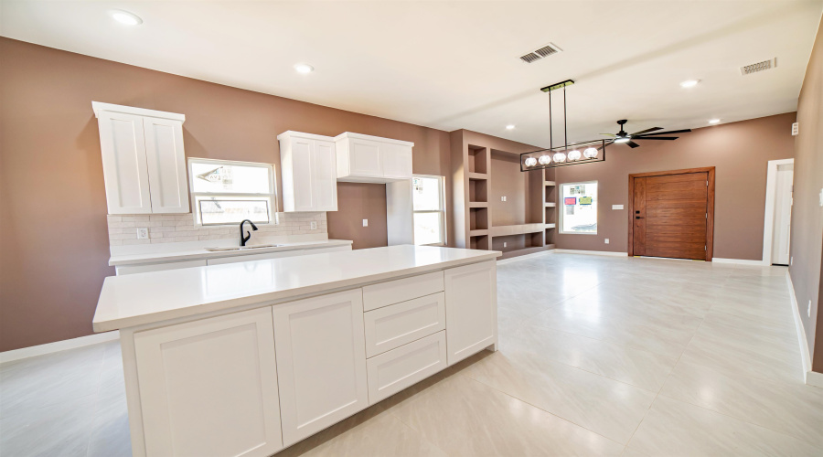 115 Lusitano Dr., Laredo, Texas 78046, 3 Bedrooms Bedrooms, 5 Rooms Rooms,2 BathroomsBathrooms,Residential,For Sale,115 Lusitano Dr.,20263909