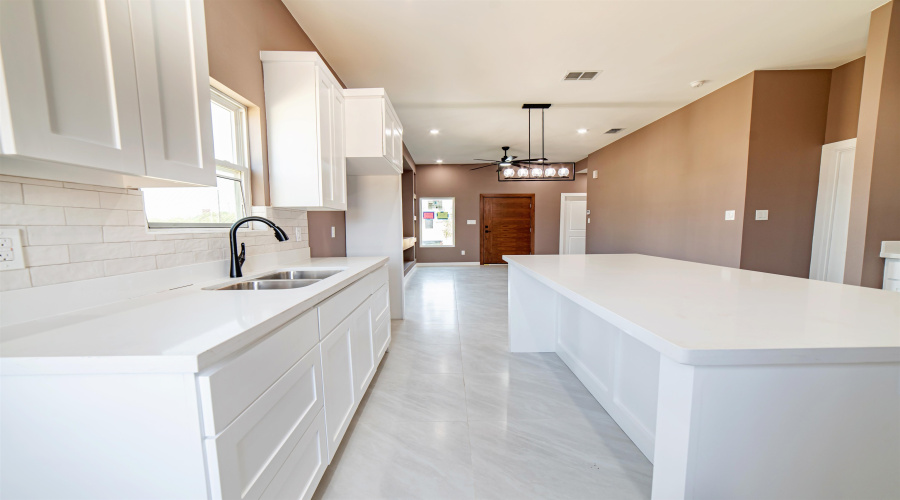 115 Lusitano Dr., Laredo, Texas 78046, 3 Bedrooms Bedrooms, 5 Rooms Rooms,2 BathroomsBathrooms,Residential,For Sale,115 Lusitano Dr.,20263909