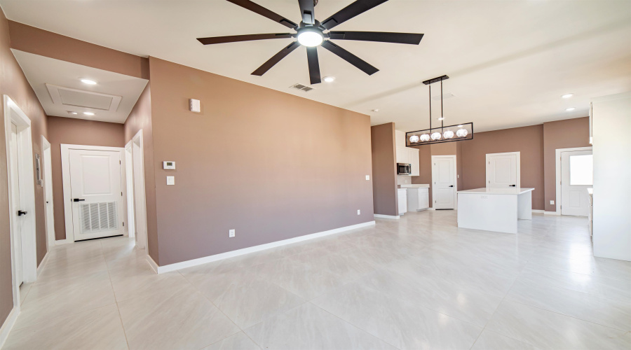 115 Lusitano Dr., Laredo, Texas 78046, 3 Bedrooms Bedrooms, 5 Rooms Rooms,2 BathroomsBathrooms,Residential,For Sale,115 Lusitano Dr.,20263909