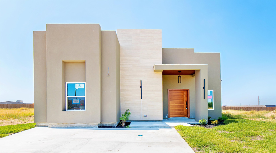 115 Lusitano Dr., Laredo, Texas 78046, 3 Bedrooms Bedrooms, 5 Rooms Rooms,2 BathroomsBathrooms,Residential,For Sale,115 Lusitano Dr.,20263909