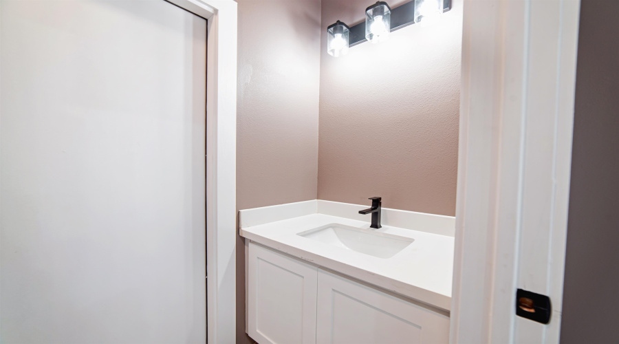 115 Lusitano Dr., Laredo, Texas 78046, 3 Bedrooms Bedrooms, 5 Rooms Rooms,2 BathroomsBathrooms,Residential,For Sale,115 Lusitano Dr.,20263909