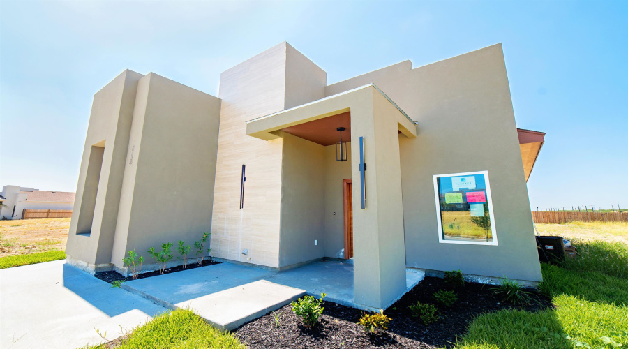 115 Lusitano Dr., Laredo, Texas 78046, 3 Bedrooms Bedrooms, 5 Rooms Rooms,2 BathroomsBathrooms,Residential,For Sale,115 Lusitano Dr.,20263909