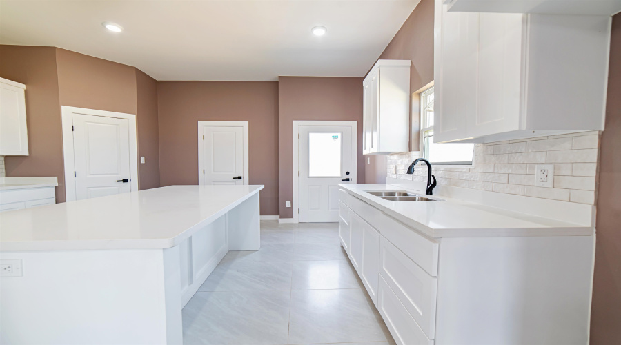 115 Lusitano Dr., Laredo, Texas 78046, 3 Bedrooms Bedrooms, 5 Rooms Rooms,2 BathroomsBathrooms,Residential,For Sale,115 Lusitano Dr.,20263909
