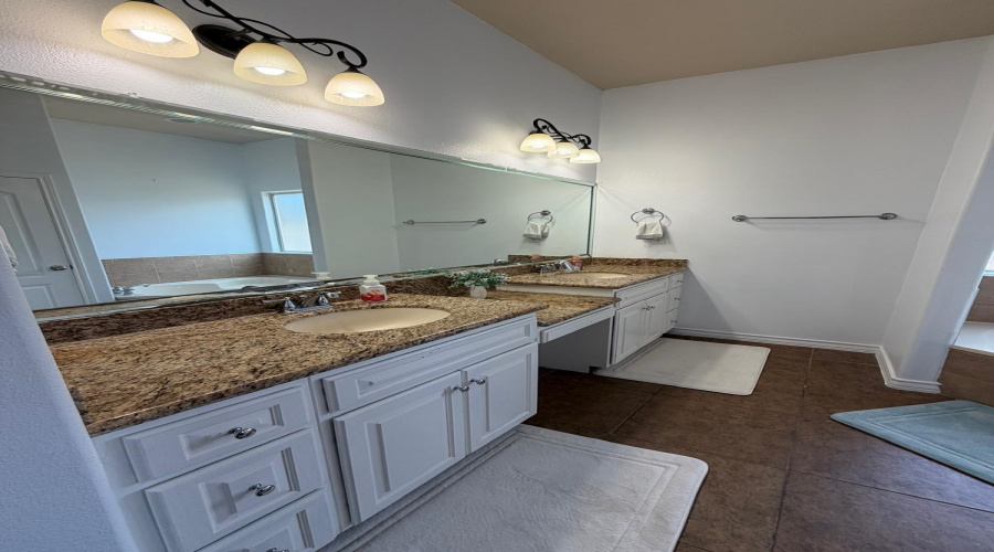 2943 Mehlhorn Lp, Laredo, Texas 78045, 4 Bedrooms Bedrooms, 8 Rooms Rooms,3 BathroomsBathrooms,Residential,For Sale,2943 Mehlhorn Lp,20261322