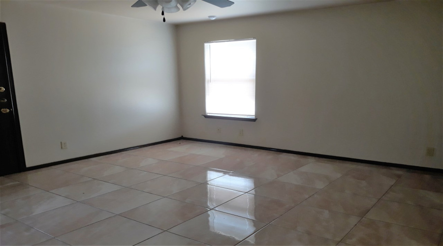 11119 Paso De Jacinto Lp, Laredo, Texas 78045, 3 Bedrooms Bedrooms, 5 Rooms Rooms,2 BathroomsBathrooms,Residential,For Sale,11119 Paso De Jacinto Lp,20263914