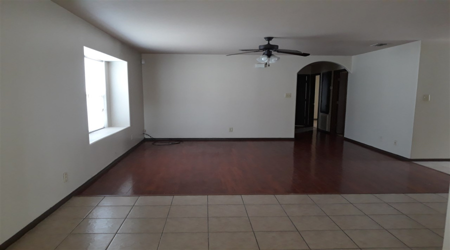 11119 Paso De Jacinto Lp, Laredo, Texas 78045, 3 Bedrooms Bedrooms, 5 Rooms Rooms,2 BathroomsBathrooms,Residential,For Sale,11119 Paso De Jacinto Lp,20263914