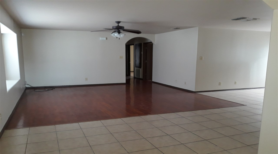 11119 Paso De Jacinto Lp, Laredo, Texas 78045, 3 Bedrooms Bedrooms, 5 Rooms Rooms,2 BathroomsBathrooms,Residential,For Sale,11119 Paso De Jacinto Lp,20263914