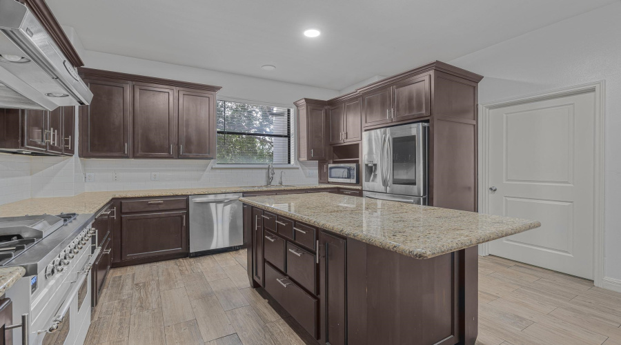 3101 Mark Twain Dr, Laredo, Texas 78041, 4 Bedrooms Bedrooms, 10 Rooms Rooms,5 BathroomsBathrooms,Residential,For Sale,3101 Mark Twain Dr,20263915