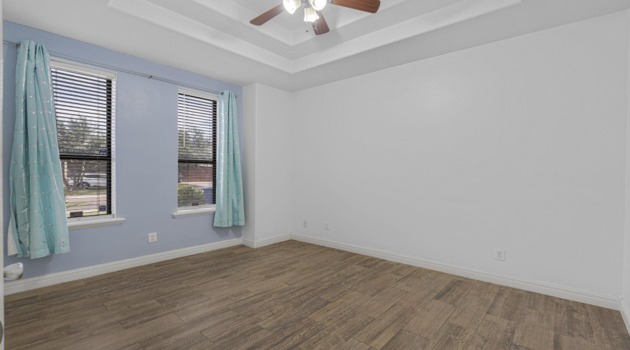 3101 Mark Twain Dr, Laredo, Texas 78041, 4 Bedrooms Bedrooms, 10 Rooms Rooms,5 BathroomsBathrooms,Residential,For Sale,3101 Mark Twain Dr,20263915