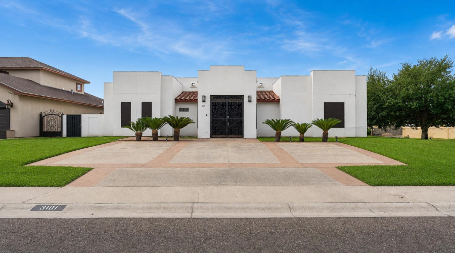 3101 Mark Twain Dr, Laredo, Texas 78041, 4 Bedrooms Bedrooms, 10 Rooms Rooms,5 BathroomsBathrooms,Residential,For Sale,3101 Mark Twain Dr,20263915