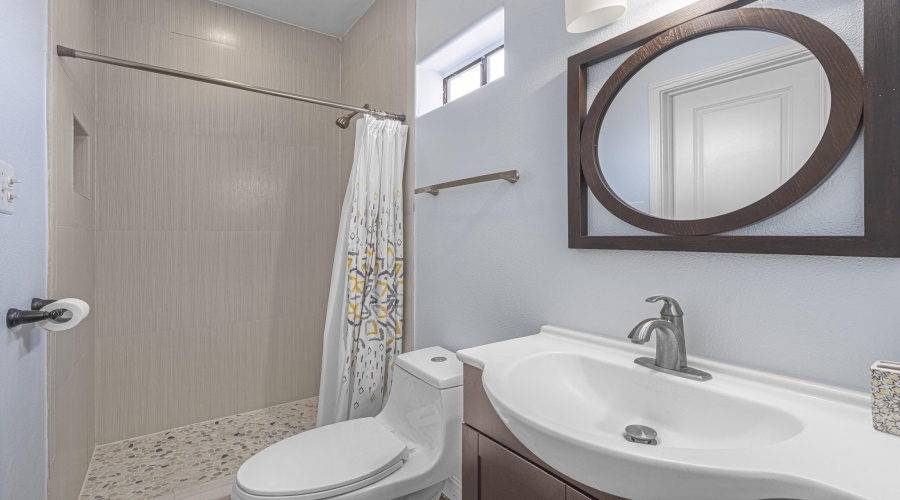3101 Mark Twain Dr, Laredo, Texas 78041, 4 Bedrooms Bedrooms, 10 Rooms Rooms,5 BathroomsBathrooms,Residential,For Sale,3101 Mark Twain Dr,20263915