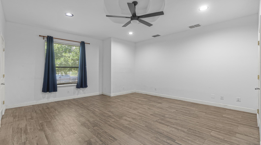 3101 Mark Twain Dr, Laredo, Texas 78041, 4 Bedrooms Bedrooms, 10 Rooms Rooms,5 BathroomsBathrooms,Residential,For Sale,3101 Mark Twain Dr,20263915