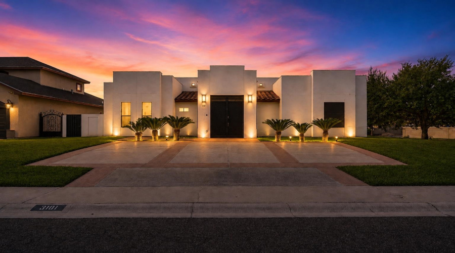 3101 Mark Twain Dr, Laredo, Texas 78041, 4 Bedrooms Bedrooms, 10 Rooms Rooms,5 BathroomsBathrooms,Residential,For Sale,3101 Mark Twain Dr,20263915