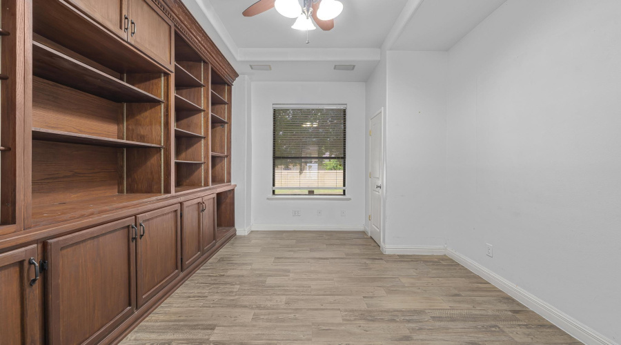 3101 Mark Twain Dr, Laredo, Texas 78041, 4 Bedrooms Bedrooms, 10 Rooms Rooms,5 BathroomsBathrooms,Residential,For Sale,3101 Mark Twain Dr,20263915