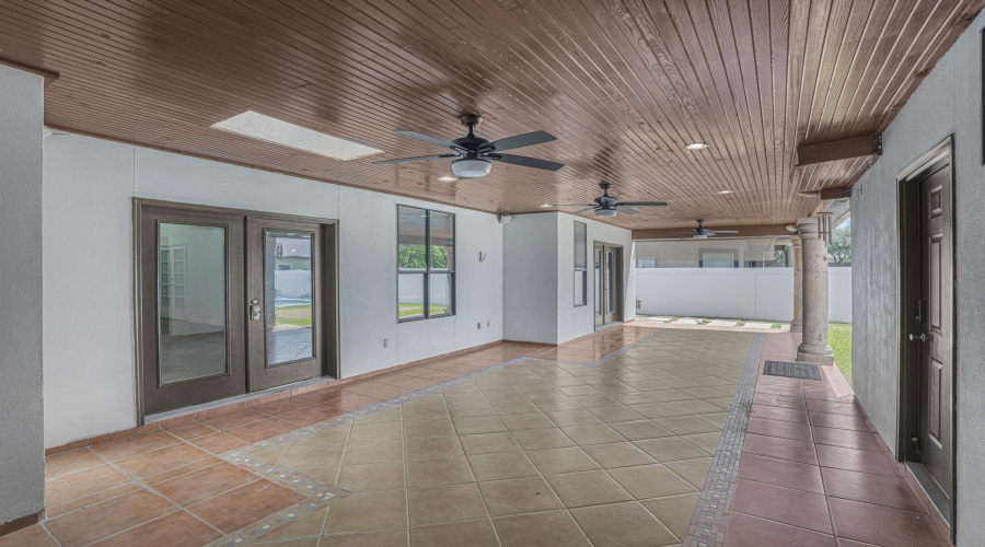 3101 Mark Twain Dr, Laredo, Texas 78041, 4 Bedrooms Bedrooms, 10 Rooms Rooms,5 BathroomsBathrooms,Residential,For Sale,3101 Mark Twain Dr,20263915