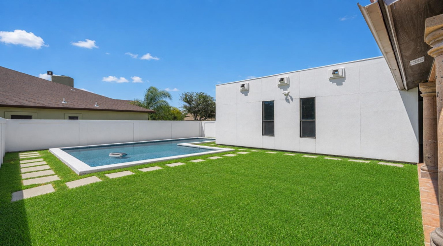 3101 Mark Twain Dr, Laredo, Texas 78041, 4 Bedrooms Bedrooms, 10 Rooms Rooms,5 BathroomsBathrooms,Residential,For Sale,3101 Mark Twain Dr,20263915
