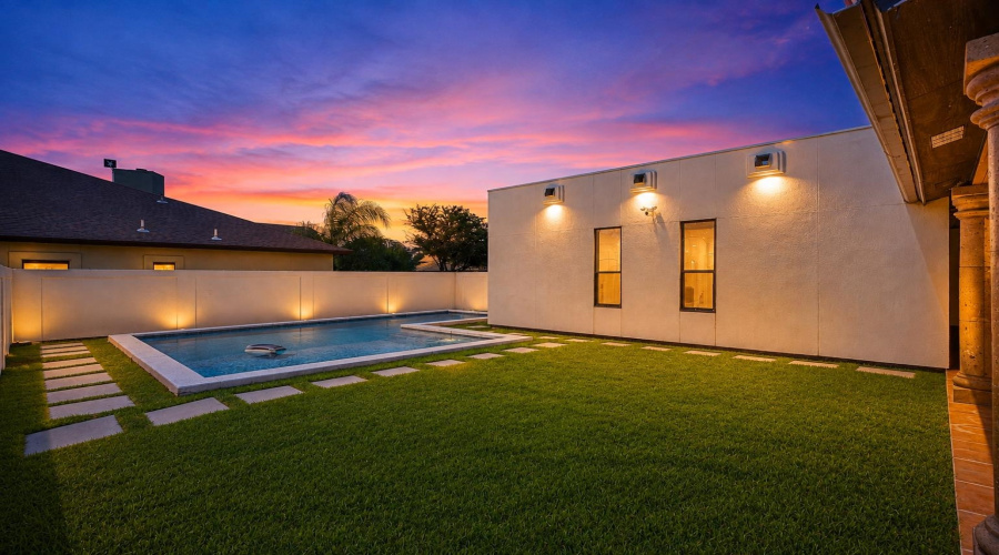3101 Mark Twain Dr, Laredo, Texas 78041, 4 Bedrooms Bedrooms, 10 Rooms Rooms,5 BathroomsBathrooms,Residential,For Sale,3101 Mark Twain Dr,20263915