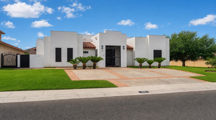 3101 Mark Twain Dr, Laredo, Texas 78041, 4 Bedrooms Bedrooms, 10 Rooms Rooms,5 BathroomsBathrooms,Residential,For Sale,3101 Mark Twain Dr,20263915