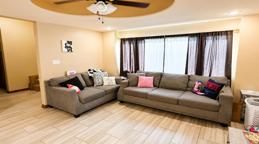 3623 Jose C Santos Dr, Laredo, Texas 78046, 3 Bedrooms Bedrooms, 6 Rooms Rooms,2 BathroomsBathrooms,Residential,For Sale,3623 Jose C Santos Dr,20263917
