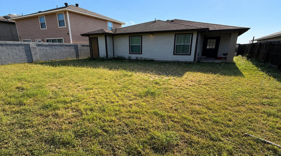 3623 Jose C Santos Dr, Laredo, Texas 78046, 3 Bedrooms Bedrooms, 6 Rooms Rooms,2 BathroomsBathrooms,Residential,For Sale,3623 Jose C Santos Dr,20263917