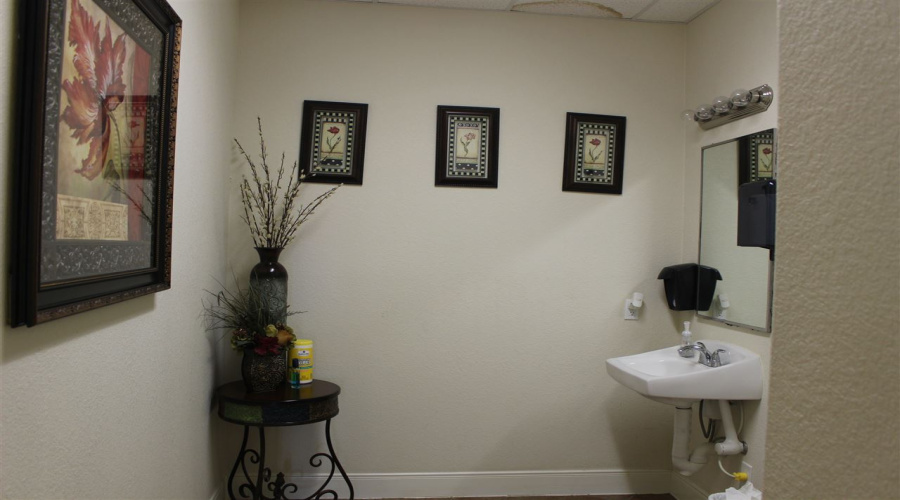 6510 Polaris Dr, LAREDO, Texas 78041, 1 Room Rooms,1 BathroomBathrooms,Commercial retail/office,For Rent,6510 Polaris Dr,20263916