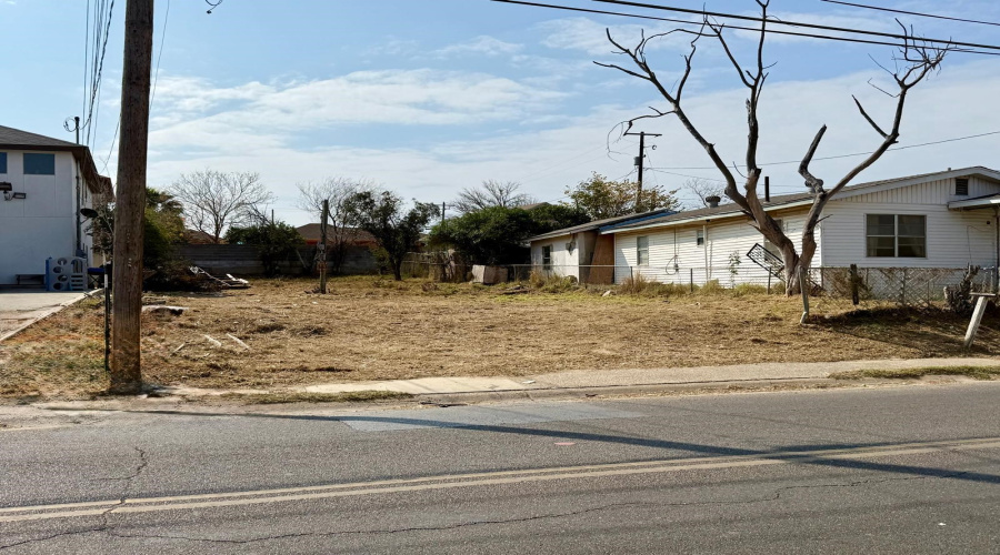 1003 Lyon St, Laredo, Texas 78040, ,Land,For Sale,1003 Lyon St,20263920