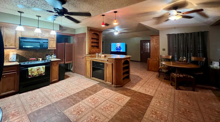 1505 Palmer Dr, Laredo, Texas 78045, 5 Bedrooms Bedrooms, 11 Rooms Rooms,6 BathroomsBathrooms,Residential,For Sale,1505 Palmer Dr,20263918