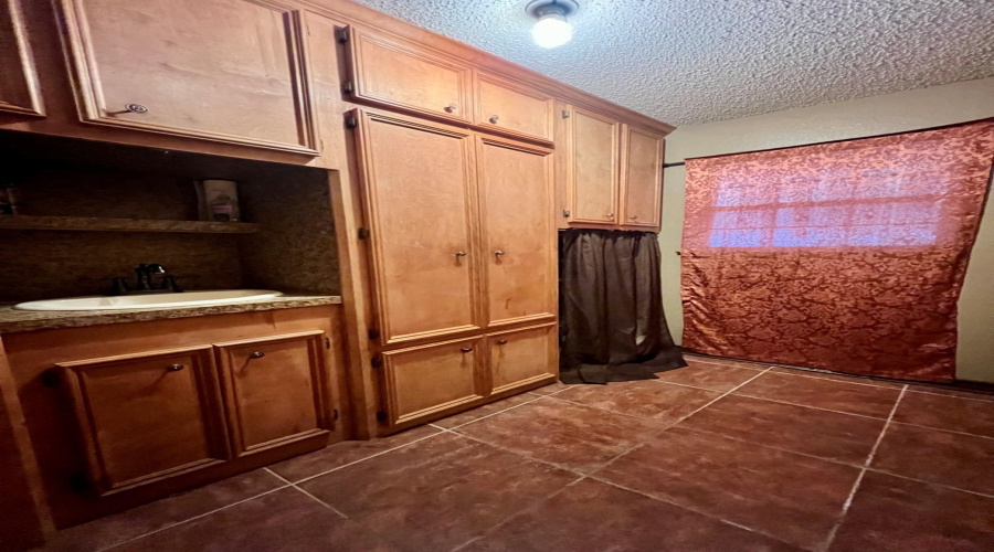 1505 Palmer Dr, Laredo, Texas 78045, 5 Bedrooms Bedrooms, 11 Rooms Rooms,6 BathroomsBathrooms,Residential,For Sale,1505 Palmer Dr,20263918