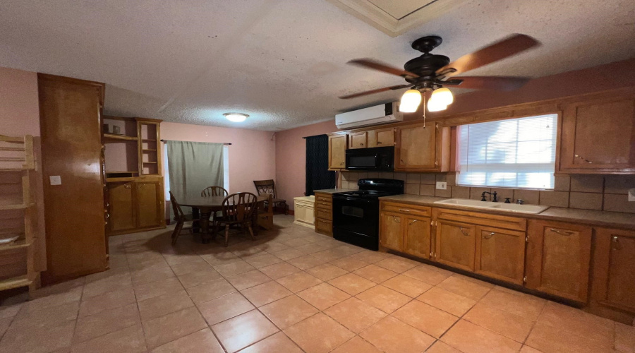 1505 Palmer Dr, Laredo, Texas 78045, 5 Bedrooms Bedrooms, 11 Rooms Rooms,6 BathroomsBathrooms,Residential,For Sale,1505 Palmer Dr,20263918