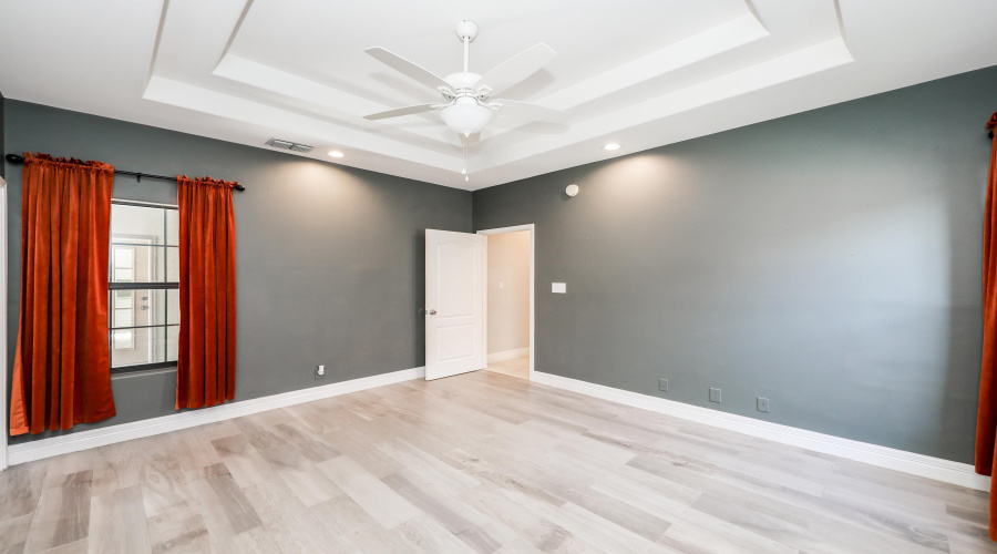 216 Newcastle Dr, Laredo, Texas 78045, 4 Bedrooms Bedrooms, 7 Rooms Rooms,2 BathroomsBathrooms,Residential,For Sale,216 Newcastle Dr,20263921