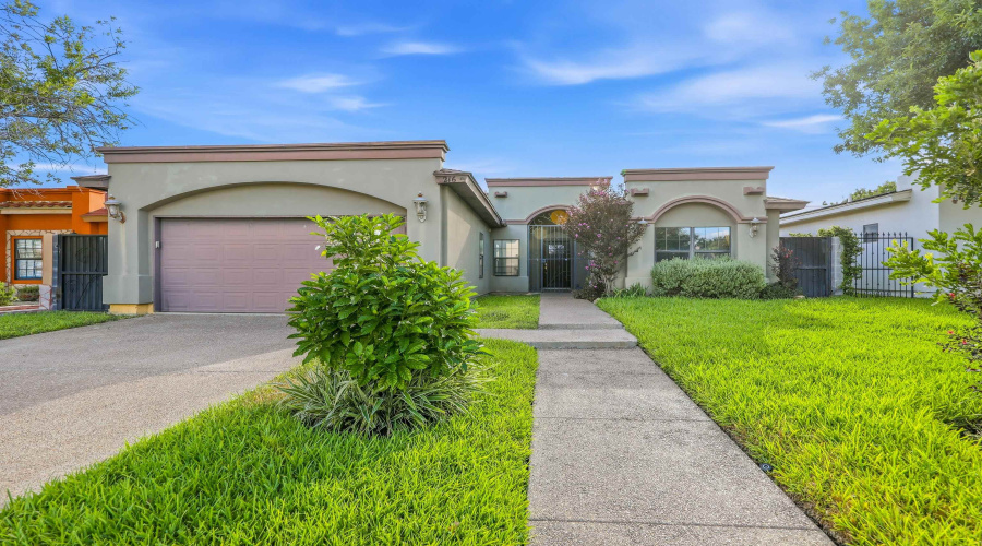 216 Newcastle Dr, Laredo, Texas 78045, 4 Bedrooms Bedrooms, 7 Rooms Rooms,2 BathroomsBathrooms,Residential,For Sale,216 Newcastle Dr,20263921