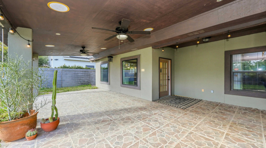 216 Newcastle Dr, Laredo, Texas 78045, 4 Bedrooms Bedrooms, 7 Rooms Rooms,2 BathroomsBathrooms,Residential,For Sale,216 Newcastle Dr,20263921