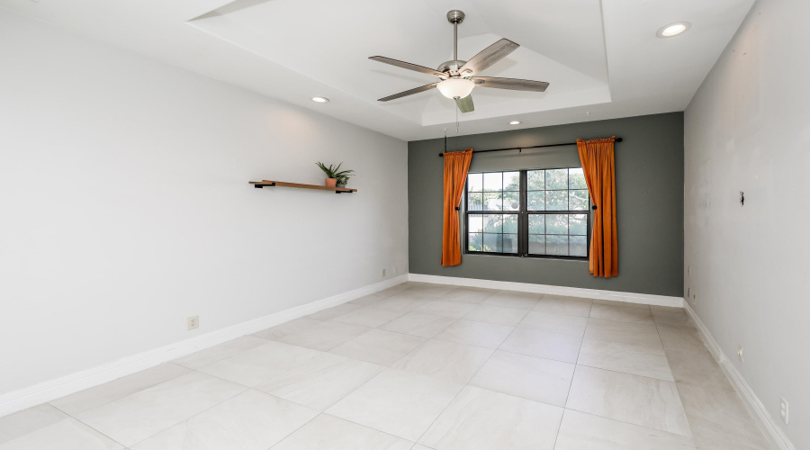 216 Newcastle Dr, Laredo, Texas 78045, 4 Bedrooms Bedrooms, 7 Rooms Rooms,2 BathroomsBathrooms,Residential,For Sale,216 Newcastle Dr,20263921