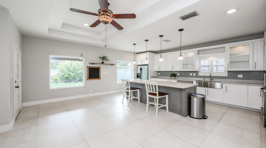 216 Newcastle Dr, Laredo, Texas 78045, 4 Bedrooms Bedrooms, 7 Rooms Rooms,2 BathroomsBathrooms,Residential,For Sale,216 Newcastle Dr,20263921