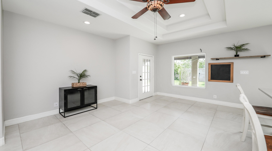 216 Newcastle Dr, Laredo, Texas 78045, 4 Bedrooms Bedrooms, 7 Rooms Rooms,2 BathroomsBathrooms,Residential,For Sale,216 Newcastle Dr,20263921