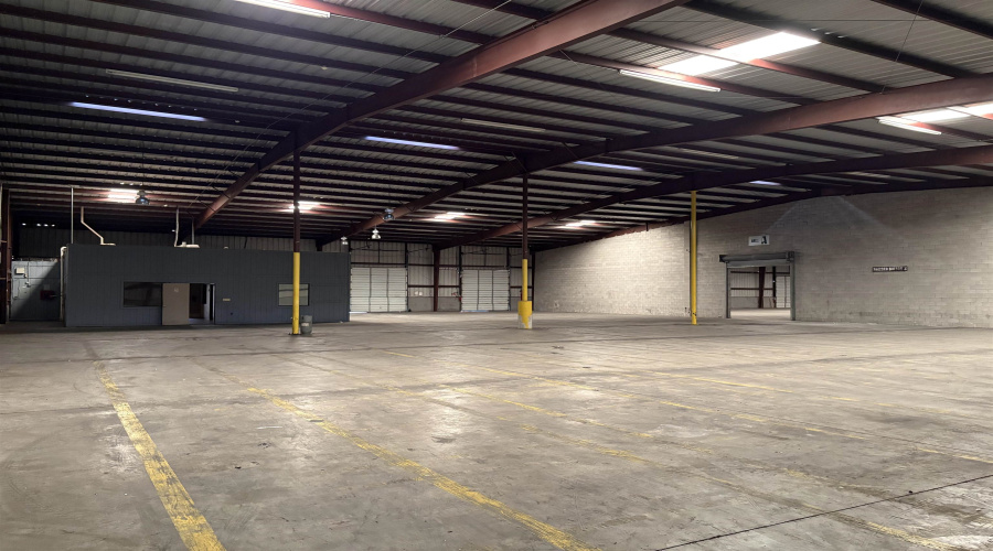 14401 Atlanta Dr, LAREDO, Texas 78045-0000, 1 Bedroom Bedrooms, 21 Rooms Rooms,3 BathroomsBathrooms,Commercial/industrial,For Rent,14401 Atlanta Dr,20263923