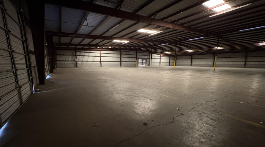 14401 Atlanta Dr, LAREDO, Texas 78045-0000, 1 Bedroom Bedrooms, 21 Rooms Rooms,3 BathroomsBathrooms,Commercial/industrial,For Rent,14401 Atlanta Dr,20263923