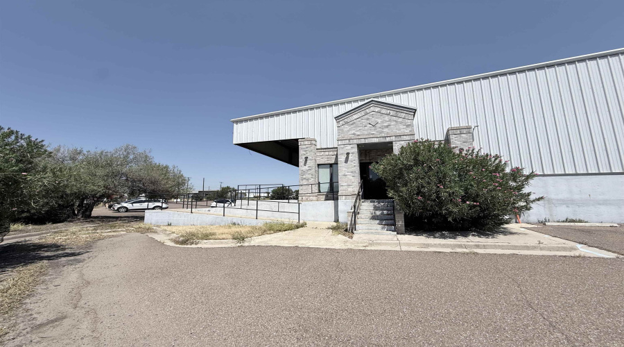 14401 Atlanta Dr, LAREDO, Texas 78045-0000, 1 Bedroom Bedrooms, 21 Rooms Rooms,3 BathroomsBathrooms,Commercial/industrial,For Rent,14401 Atlanta Dr,20263923