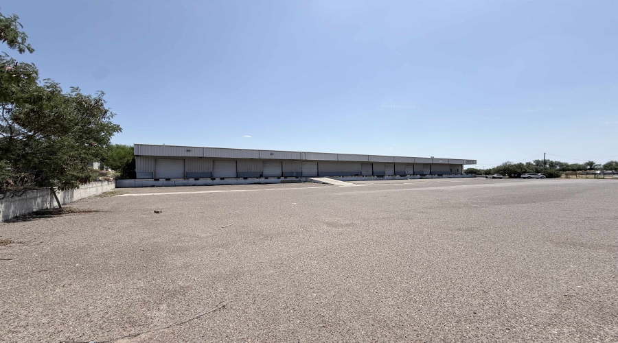 14401 Atlanta Dr, LAREDO, Texas 78045-0000, 1 Bedroom Bedrooms, 21 Rooms Rooms,3 BathroomsBathrooms,Commercial/industrial,For Rent,14401 Atlanta Dr,20263923