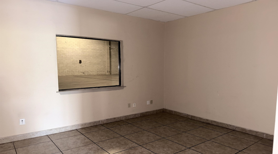 14401 Atlanta Dr, LAREDO, Texas 78045-0000, 1 Bedroom Bedrooms, 21 Rooms Rooms,3 BathroomsBathrooms,Commercial/industrial,For Rent,14401 Atlanta Dr,20263923